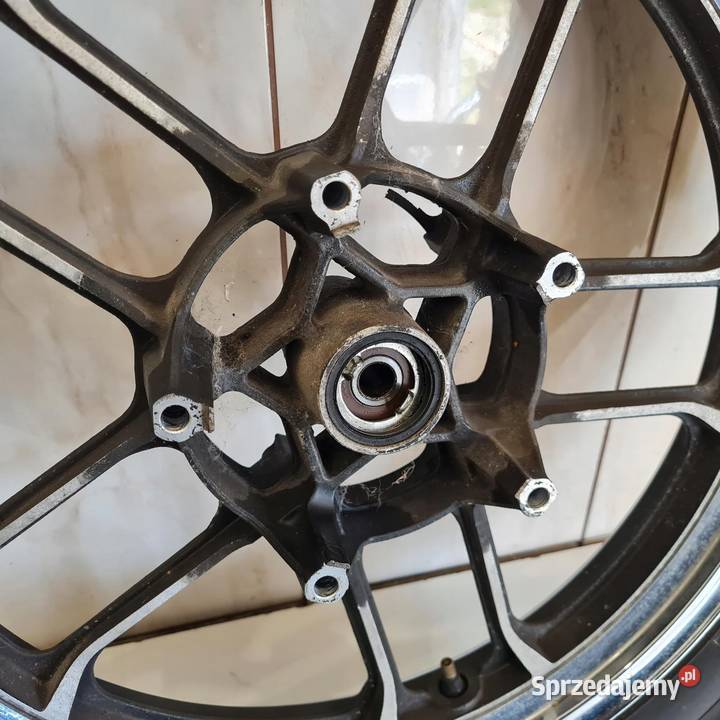 HONDA VF 700 MAGNA RC21E KOŁO FELGA PRZÓD 18cale Osięciny