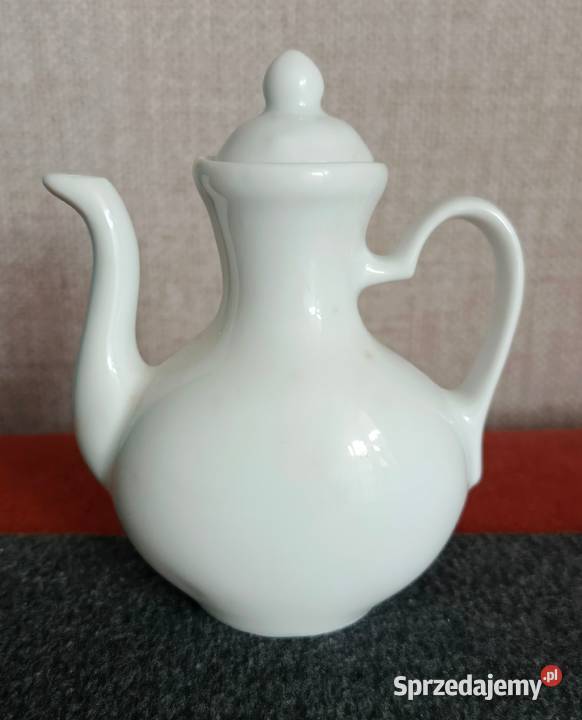 Mały czajniczek porcelanowy