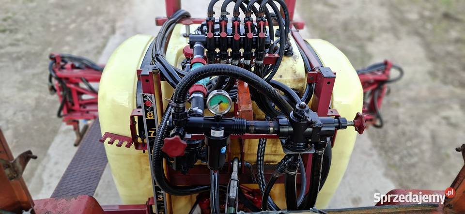 Opryskiwacz Hardi LX800 belka poziomowana 15m
