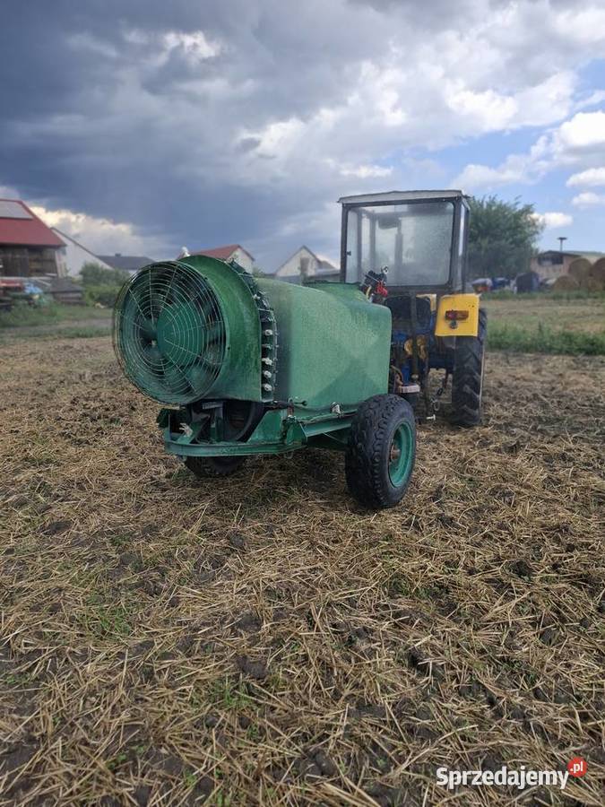 Opryskiwacz Ślęza sadowniczy 1000L sprawny stan Zawieszane świętokrzyskie