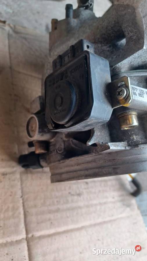 AUDI A8 D2 42 PRZEPUSTNICA 077133063AE Rakoniewice sprzedam