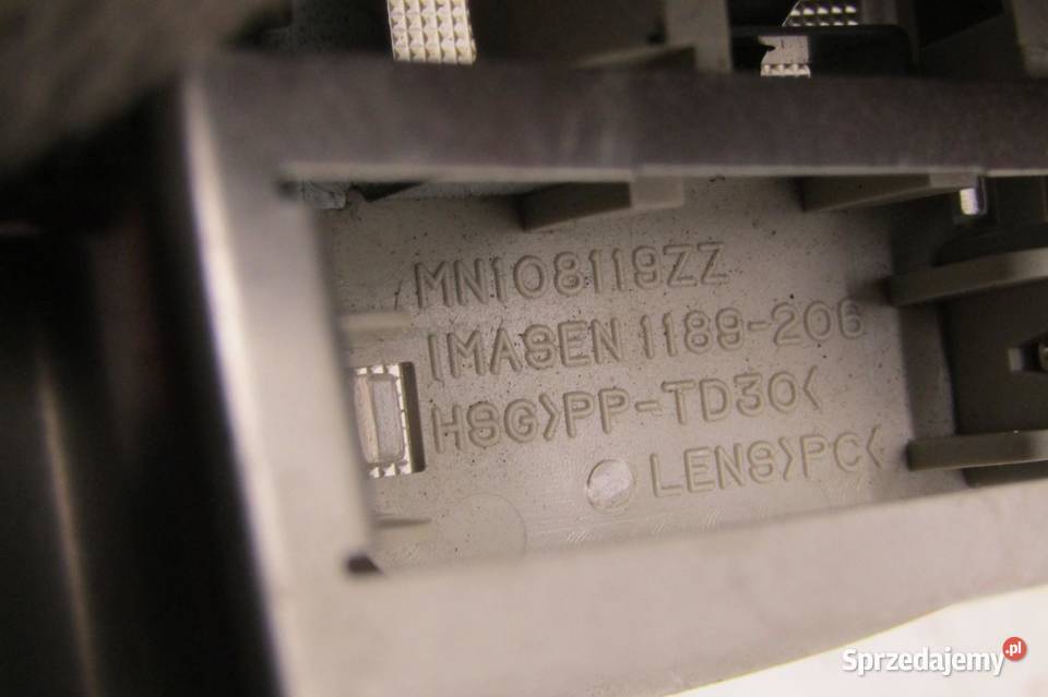 LAMPKA WNĘTRZA OŚWIETLENIE KABINY MITSUBISHI Oświetlenie kabiny