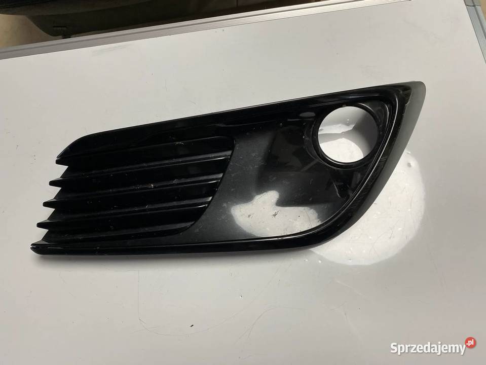 Toyota Auris II kratka zderzaka prawa 5203002210 osobowe Motycz sprzedam