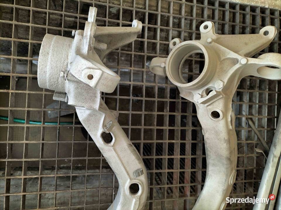 Zwrotnica prawy tylna BMW E46 COUPE CABRIO osobowe Poręba