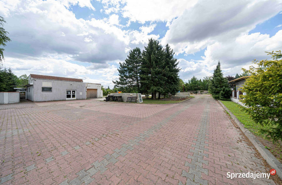 Gniezno Teren usługowy ok 1 200 m z parkingiem sprzedam