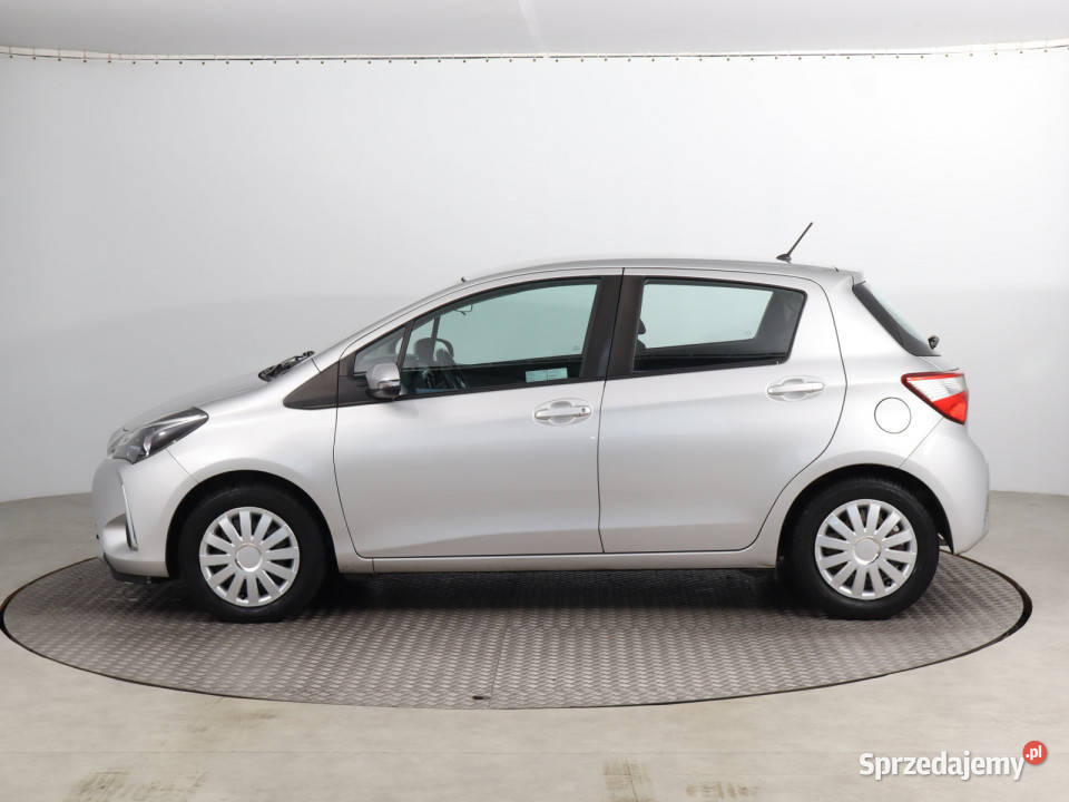 Toyota Yaris 15 Dual VVTi srebrny dolnośląskie Bielany Wrocławskie