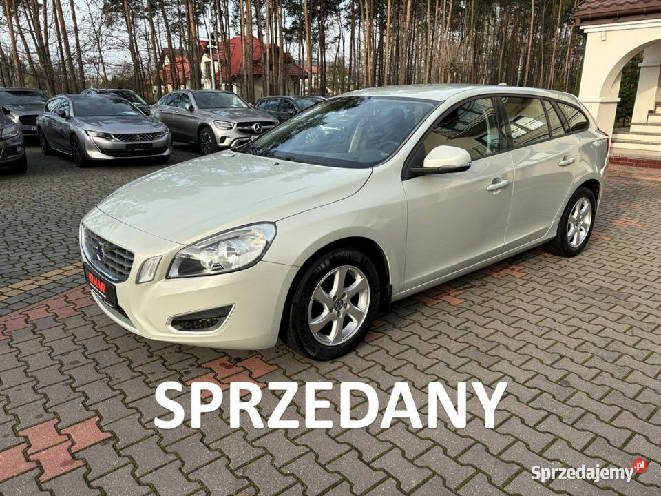 Volvo V60 T4 180 Podgrzewane fotele Hak odpinany Lipówki sprzedam