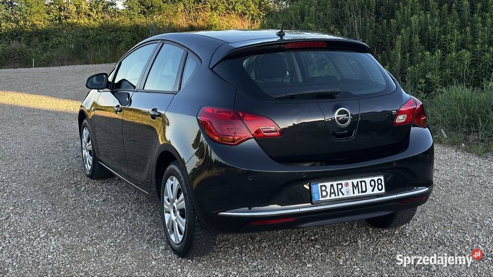 Opel Astra J 14 100 Klima Tempomat Nowy Rozrząd manualna Strzegom