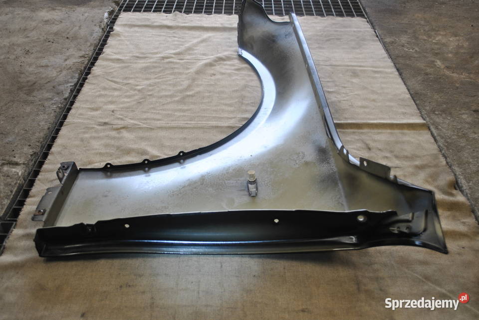 Błotnik przedni prawy BMW E60 E61 PRZEDLIFT Motoryzacja Poręba