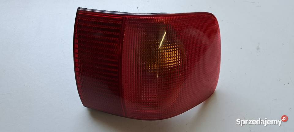 Lampa tylna prawa 8A0945096D Audi 80 B4 Sedan Lampy tylne