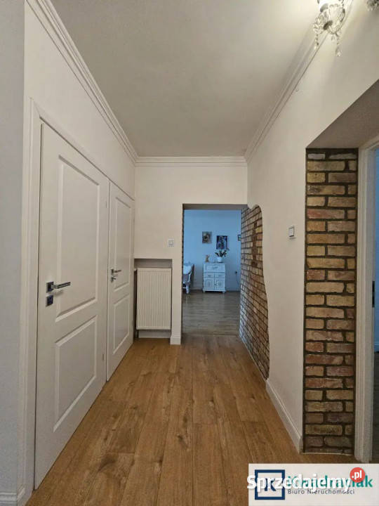 Dom wolnostojący do sprzedania Miejsce Piastowe Liczba pokoi 6