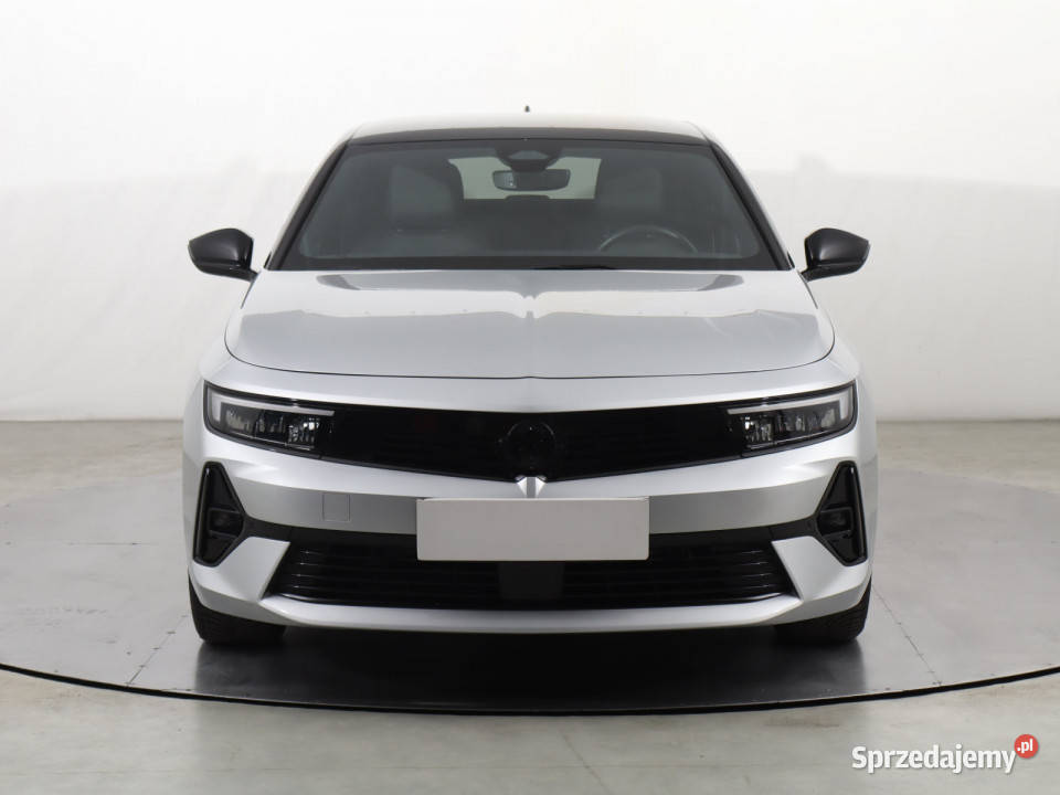 Opel Astra 12 Turbo srebrny