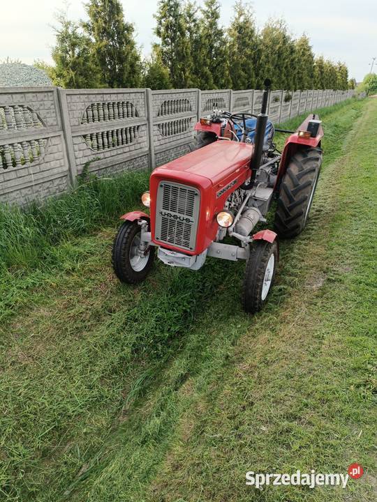 Koszenie traw łąk trawników i nieużytków