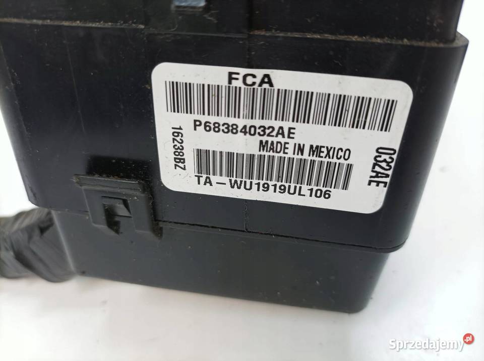 SKRZYNKA BEZPIECZNIKÓW 68384032AE 57 B 378 Dodge sprzedam