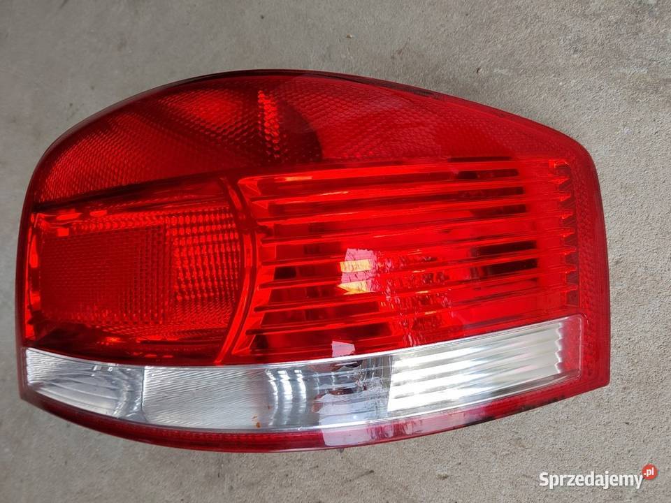 AUDI A3 8P0 PRAWA LAMPA TYŁ
