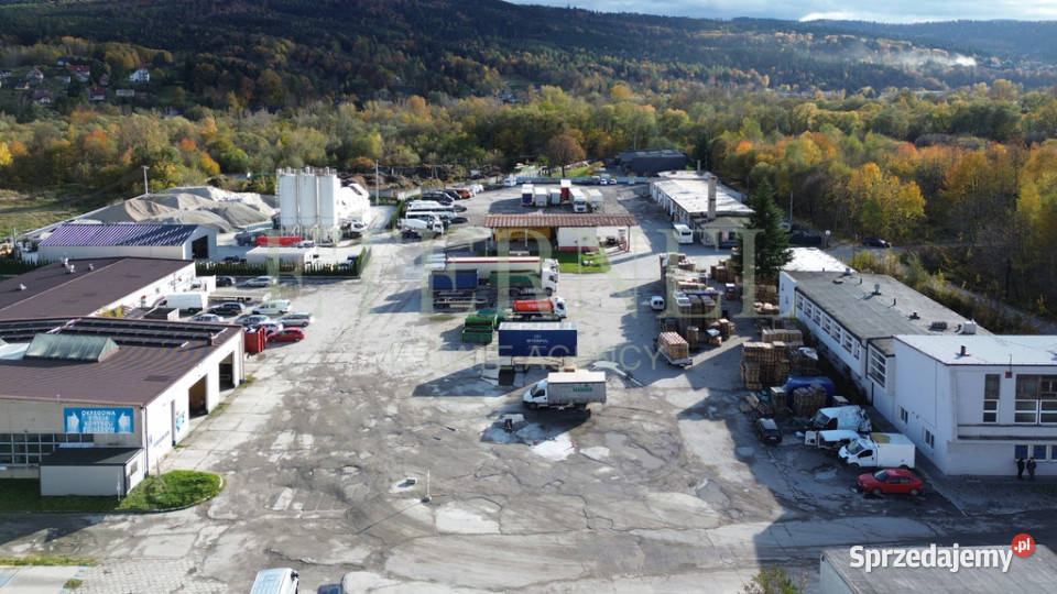 Plac 30 arów z biurowcem i garażami Myślenice