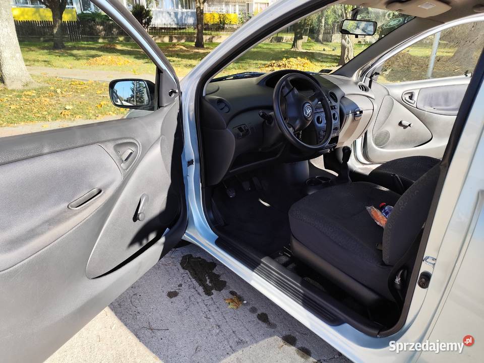 TOYOTA YARIS 2004 STARSZA DAMA ALE NADAL Z WERWĄ 2/3 Białystok