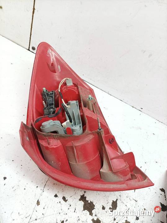 LAMPA TYŁ LEWA Toyota Auris I 20062012