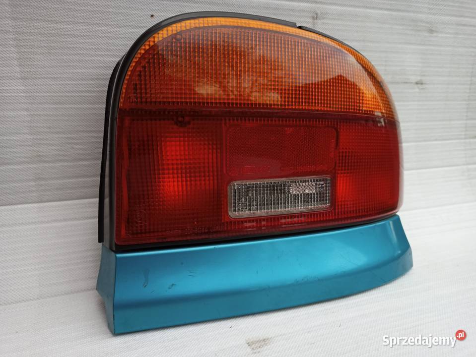 Mazda 121 lampa tył tylna prawa wkład Lampy tylne łódzkie Sieradz