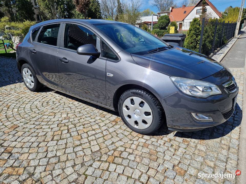 Astra J 100 bez wypadku oryginalny lakier Paczków