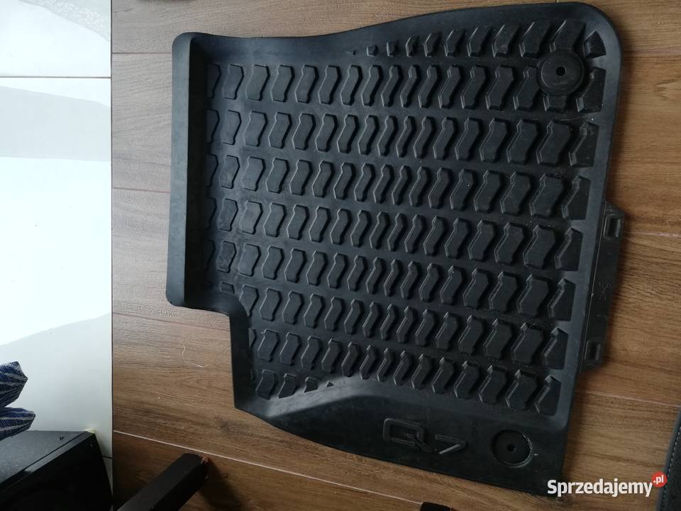 Zestaw dywaników gumowych i welurowych Audi Q7 osobowe Wyposażenie wnętrza kujawsko-pomorskie Golub-Dobrzyń