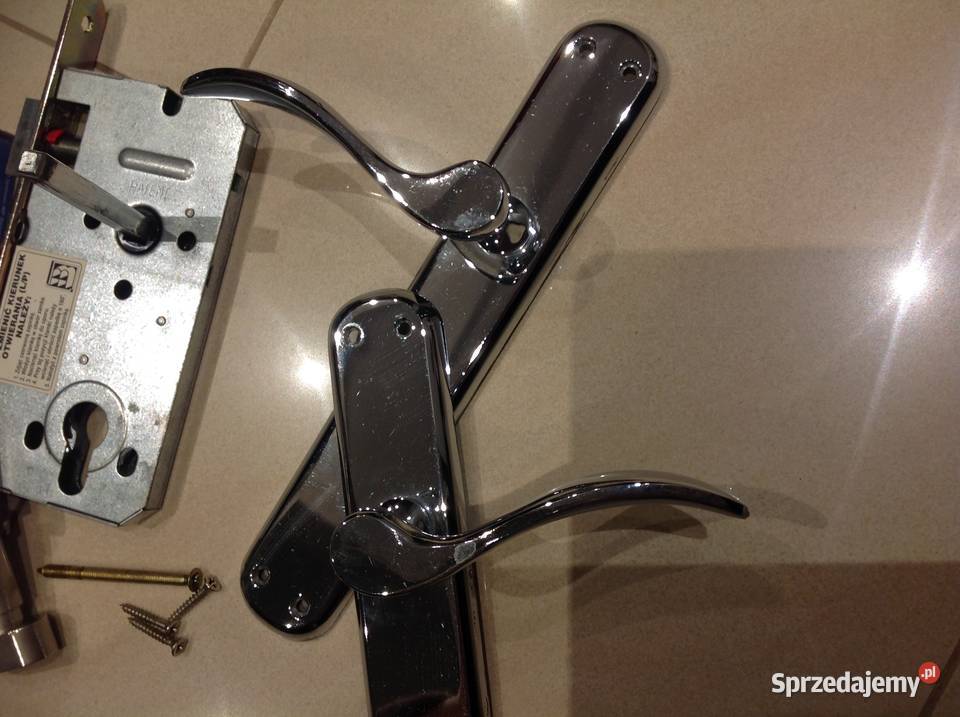 Komplet Klamek z Szyldem do Drzwi z Zamkiem Nowa Sól