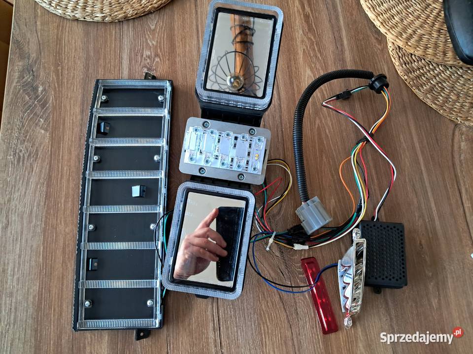 nowe wewnętrzne elementy do lampy Land Rover Sandomierz