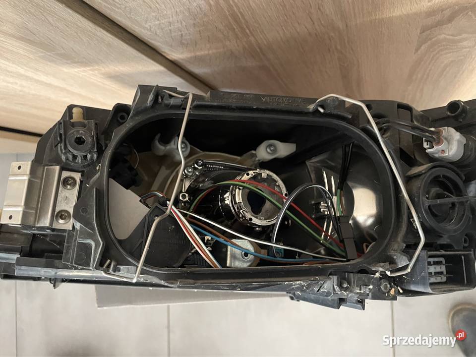 Volvo S40 V50 reflektor Xenon prawy 30698890