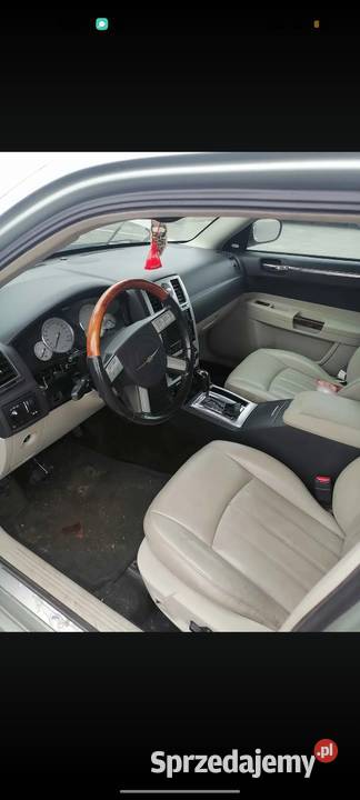 Chrysler 300 c 27 benzyna uszkodzony silnik Rok produkcji 2005 Zielona Góra