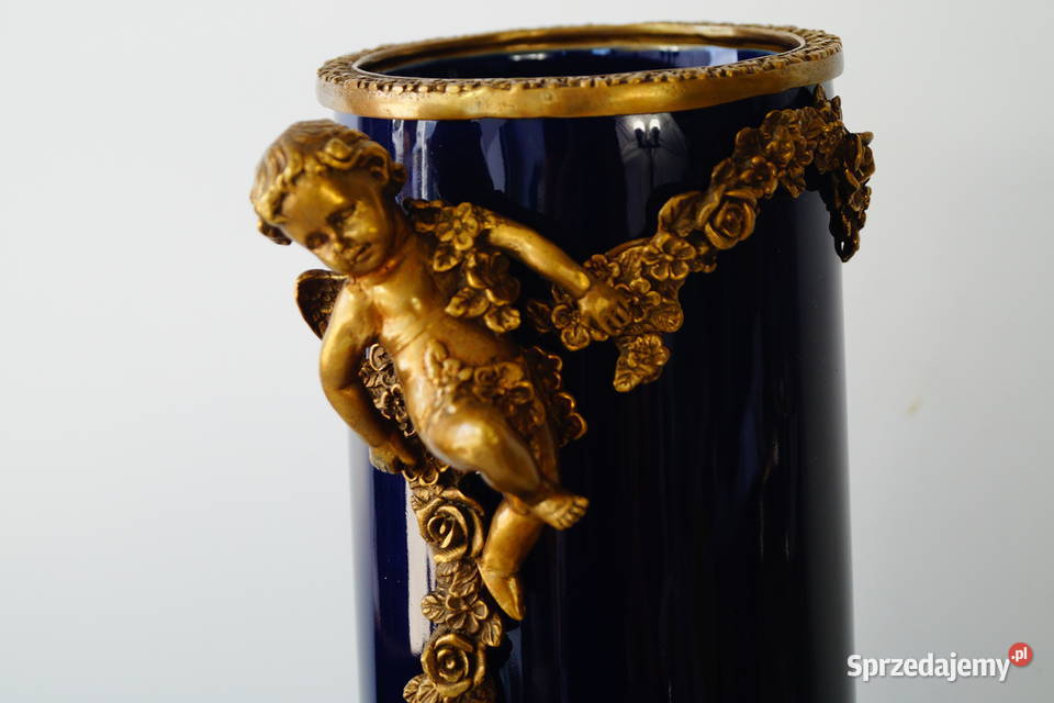 Porcelanowy wazon waza z amorami porcelana z Antyki wielkopolskie Gizałki