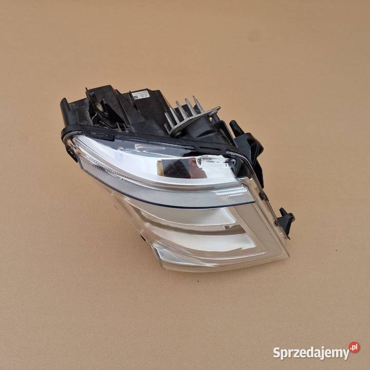 VOLVO FH4 FM4 REFLEKTOR LAMPA PRAWA HALOGEN lubuskie