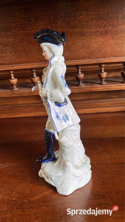 Figurka młodzieńca Bez sygnatury Porcelana i szkło Gdańsk sprzedam