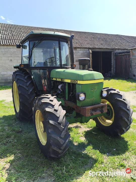 John Deere 2250