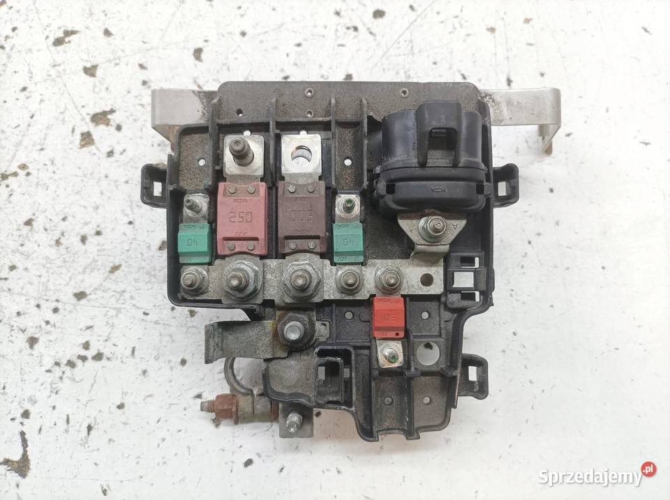 SKRZYNKA BEZPIECZNIKÓW AKUMUALATORA KLEMA 14 D osobowe sprzedam