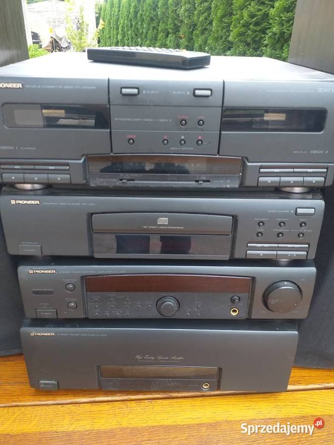 Wieża Pioneer z kolumnami Kórnik