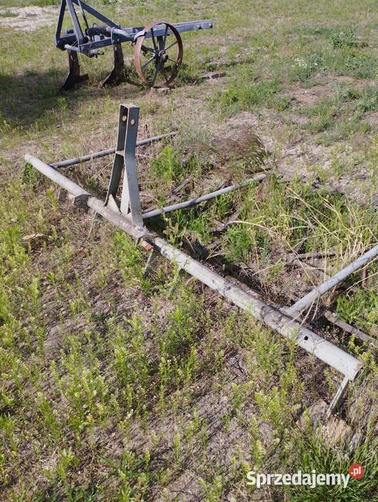 Pług trzyskibowy nieuszkodzony Pługi