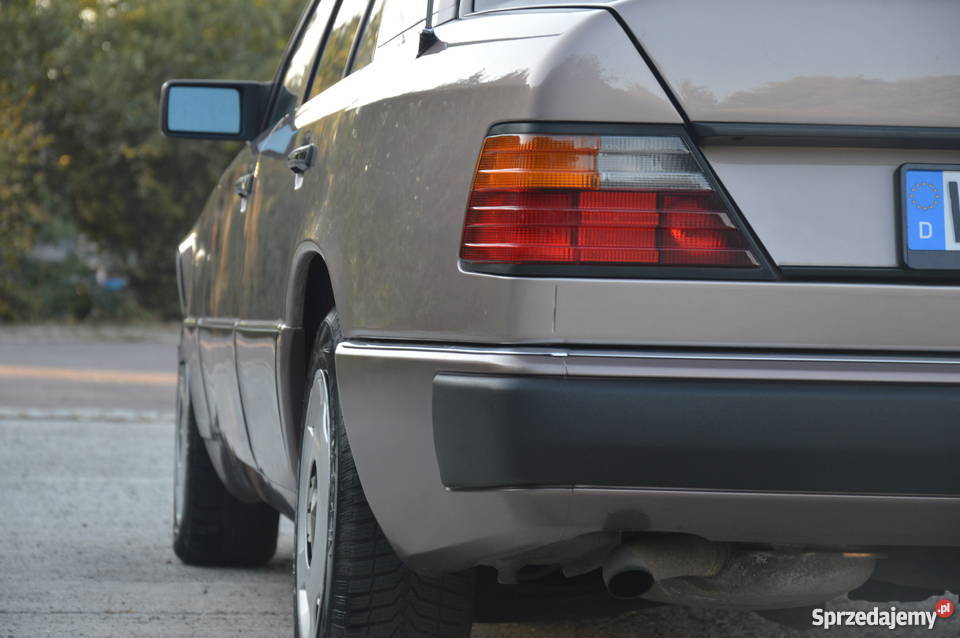 MERCEDES 124 175 PIĘKNY ŚRODEK lakier metallic Łódź