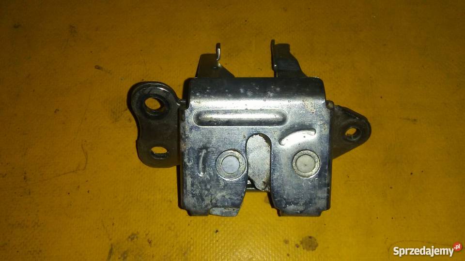 zamek dolny klapy tył Toyota Yaris 1 r9905 Piotrków Trybunalski sprzedam
