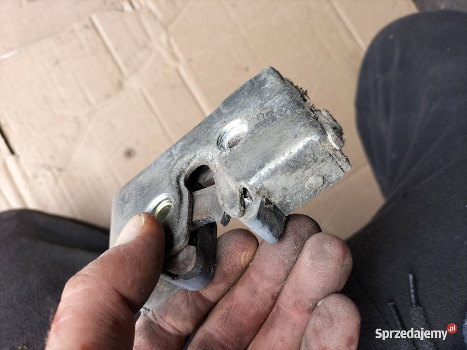 ZAMEK DRZWI PRAWY TYŁ 5D VW GOLF II 2 JETTA 2