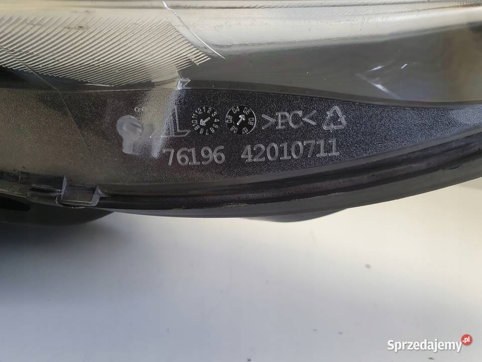 LAMPA LEWA Peugeot 407 0411r PRZEDNIA lewy przód Rudka