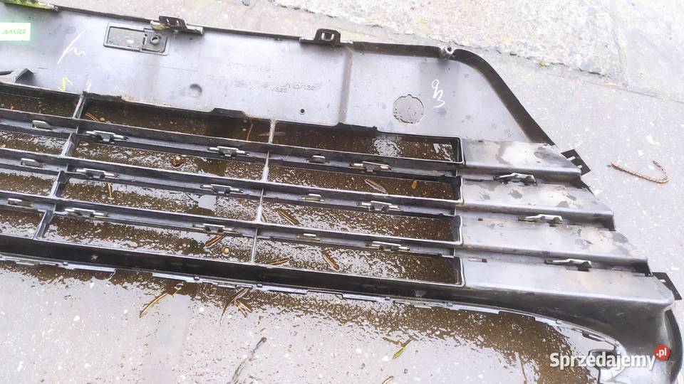 Toyota Auris 1215 kratka środkowa krata chrom Byków sprzedam