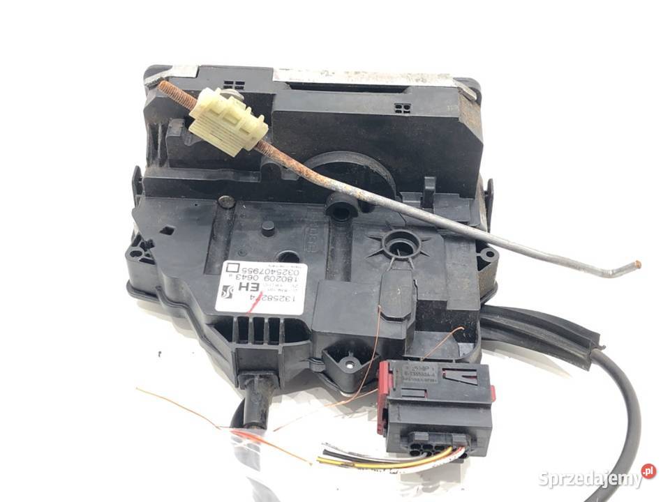 ZAMEK DRZWI PRAWY PRZÓD OPEL CORSA D Hatchback