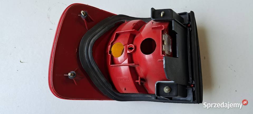 Lampa tylna prawa 8A0945096D Audi 80 B4 Sedan Luzino