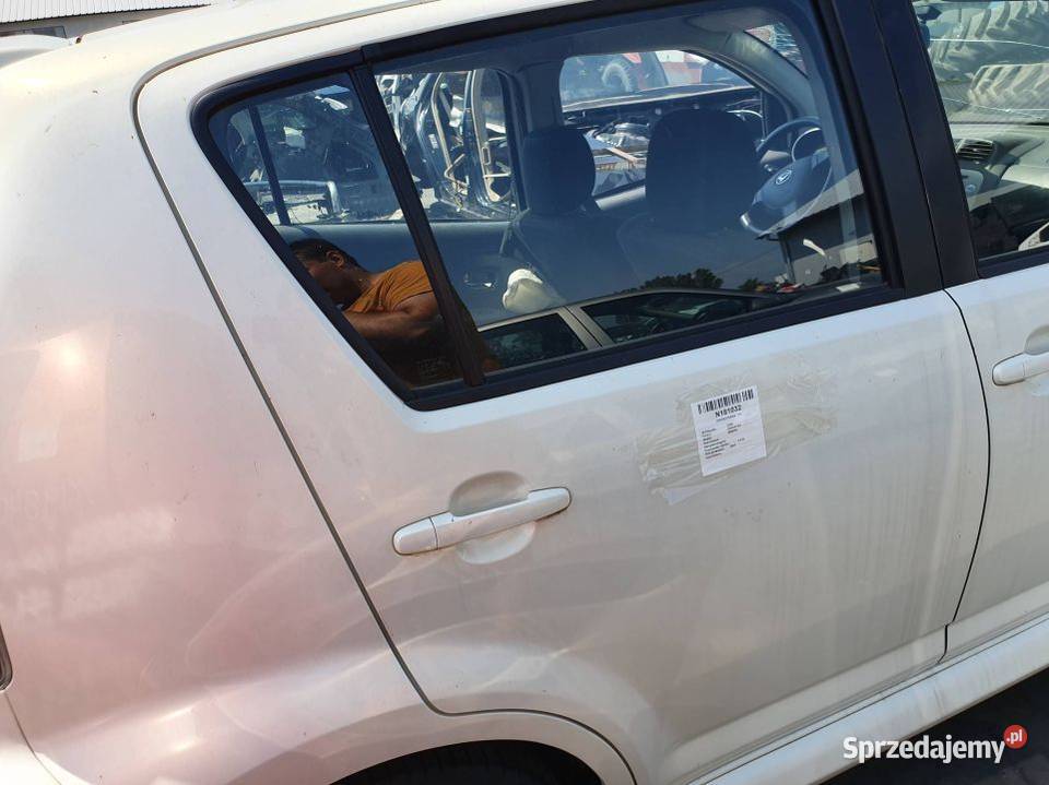 DRZWI PRAWE TYŁ DAIHATSU SIRION Pozostałe sprzedam