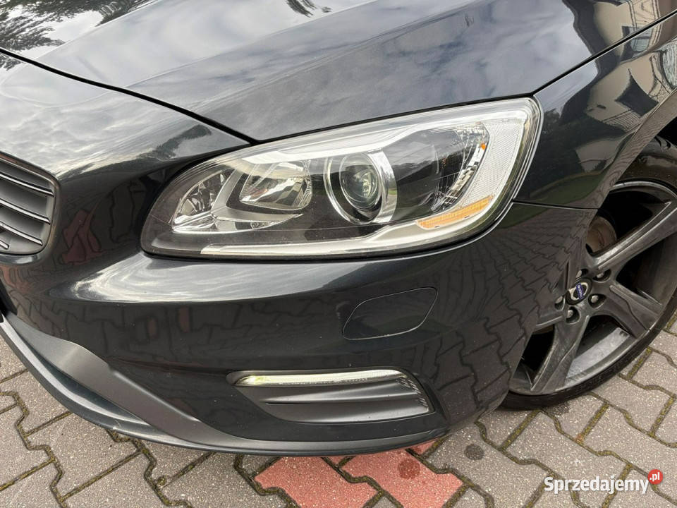 Volvo S60 D2 RDesign Xenony Ciemne skóry Lifting VAT marża S60 Lipówki sprzedam