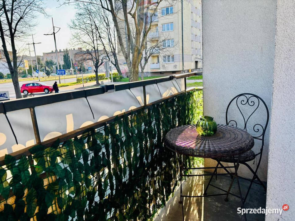 Komfortowe mieszkanie z dużym balkonem w centrum parter śląskie