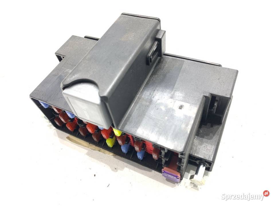 SKRZYNKA BEZPIECZNIKÓW FORD FIESTA MK7