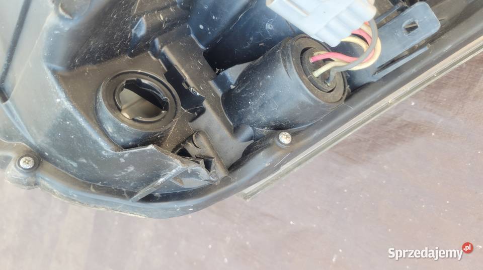 TOYOTA AVENSIS T27 LIFT PRAWA LAMPA PRZÓD Ruda Śląska