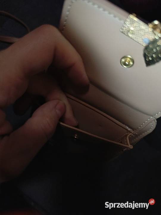 beżowa torebka na telefon crossbody z nadrukiem Poznań