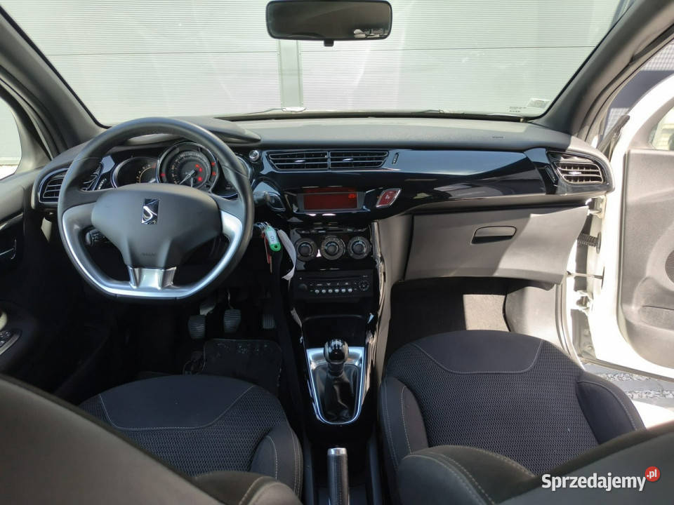 Citroen DS3 BENZYNKA mały przebieg czarny sufit Rok produkcji 2016 małopolskie Kęty sprzedam